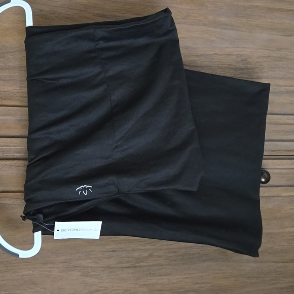 Beyond Yoga pocket infinity scarf, new with tags - Picture 4 of 4